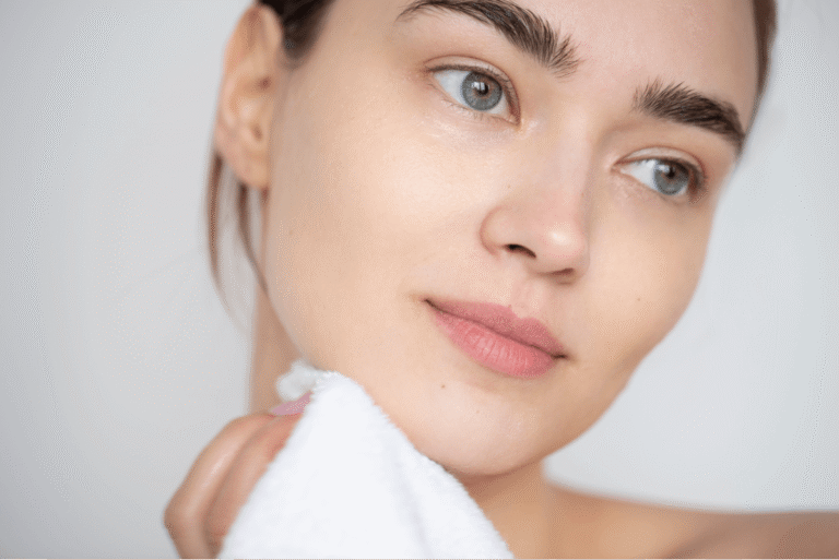 Akneye Elveda Temiz ve Sağlıklı Bir Cilt İçin Dermatoloji Çözümleri